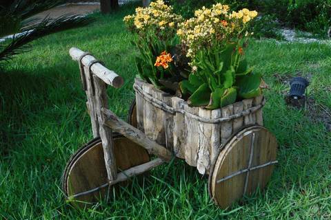 Garden Art Tips To Recycle Old Junk